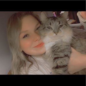 Meet your Posher, Chloe